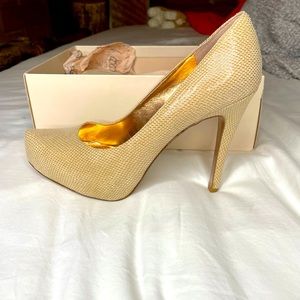 BCBG Generation BG Parade pumps